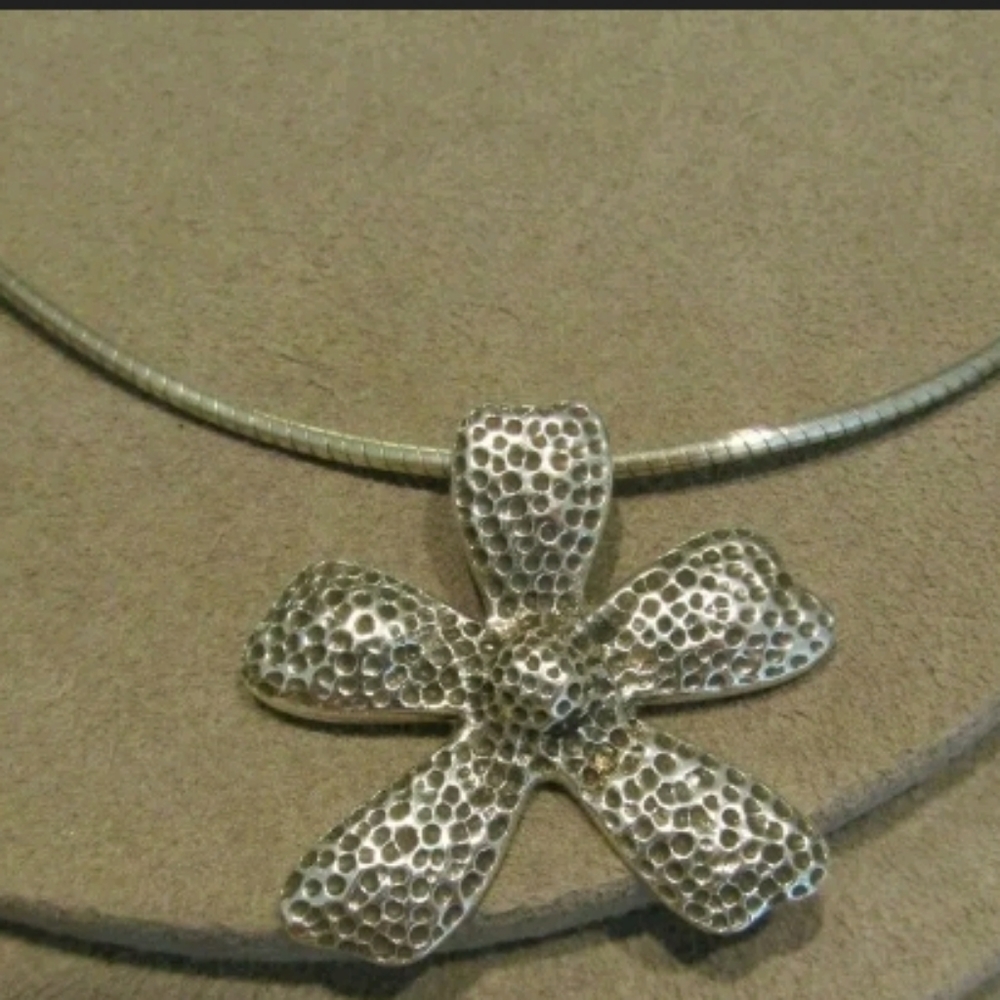 EUC: Silpada Flower Necklace 925